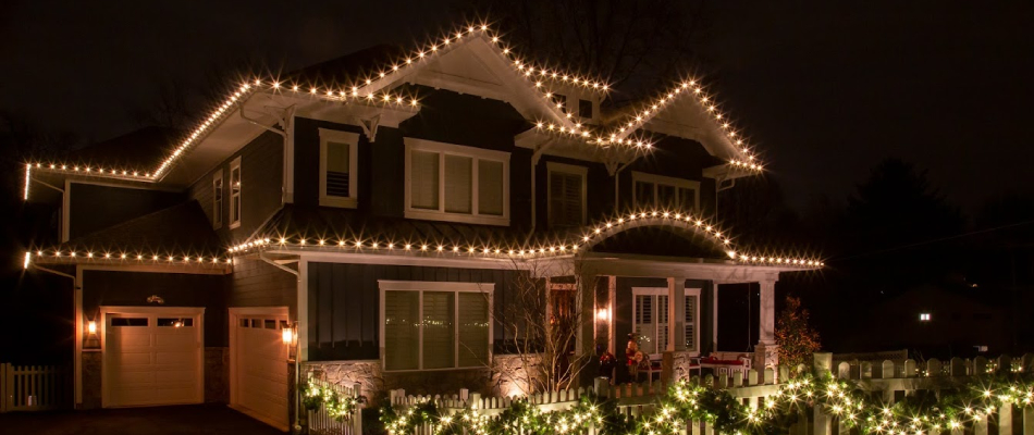 A beautiful home in Fairfax, Virginia with great holiday lighting along the roofing and landscaping.